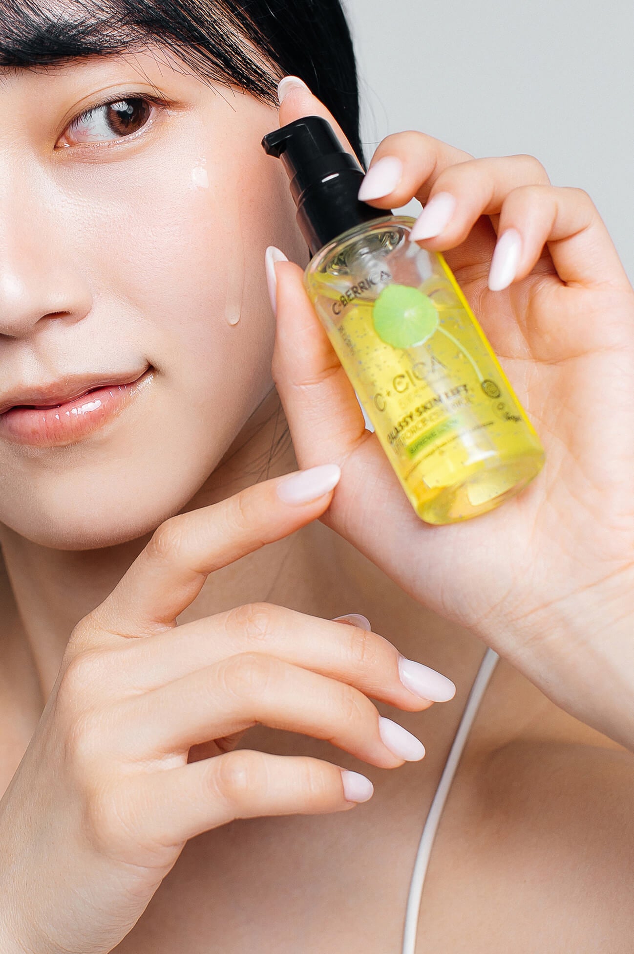 Taiga Siberica Glassy Skin Lift Lifeforce Essence esencja z niacynamidem
