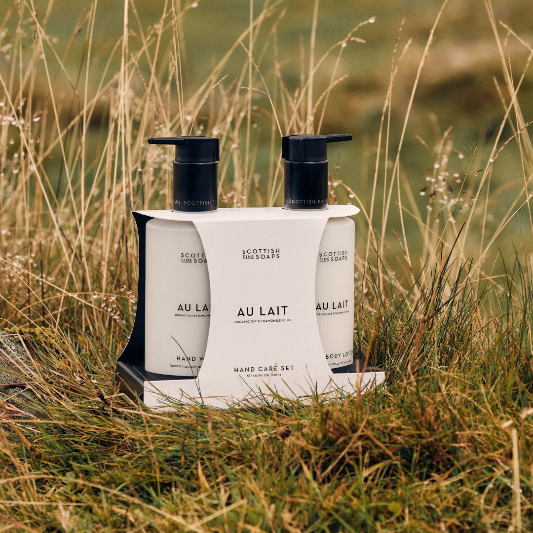 Scottish Fine Soaps Au Lait zestaw do rąk 2x300 ml mleczny