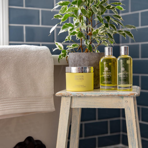Molton Brown Orange & Bergamot peeling do ciała 275 g cytrusowy