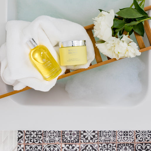 Molton Brown Orange & Bergamot peeling do ciała 275 g cytrusowy