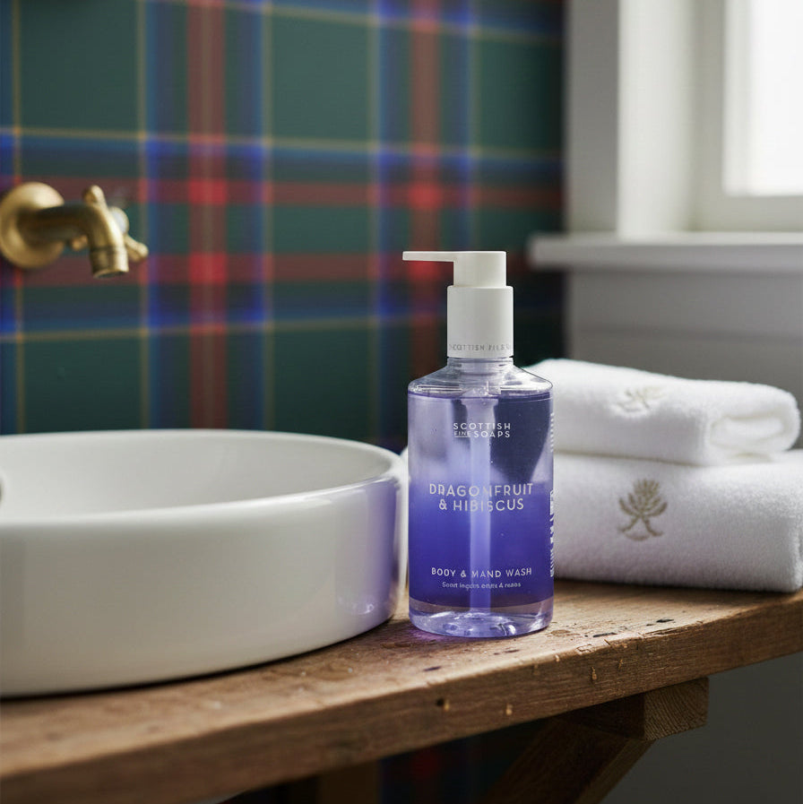 Scottish Fine Soaps Dragonfruit & Hibiscus żel do ciała i rąk 300 ml z AHA