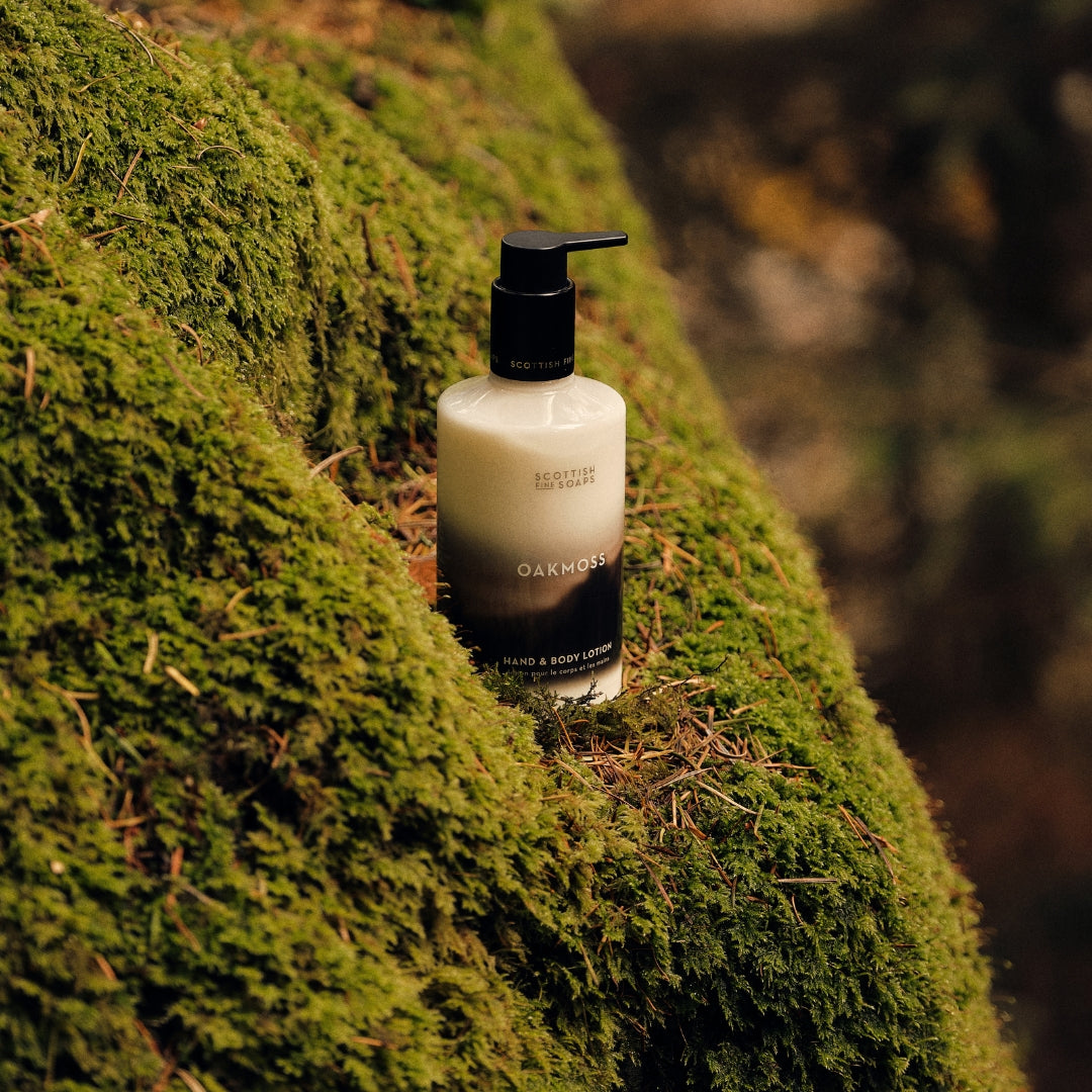 Scottish Fine Soaps Oakmoss balsam do ciała 300 ml leśny