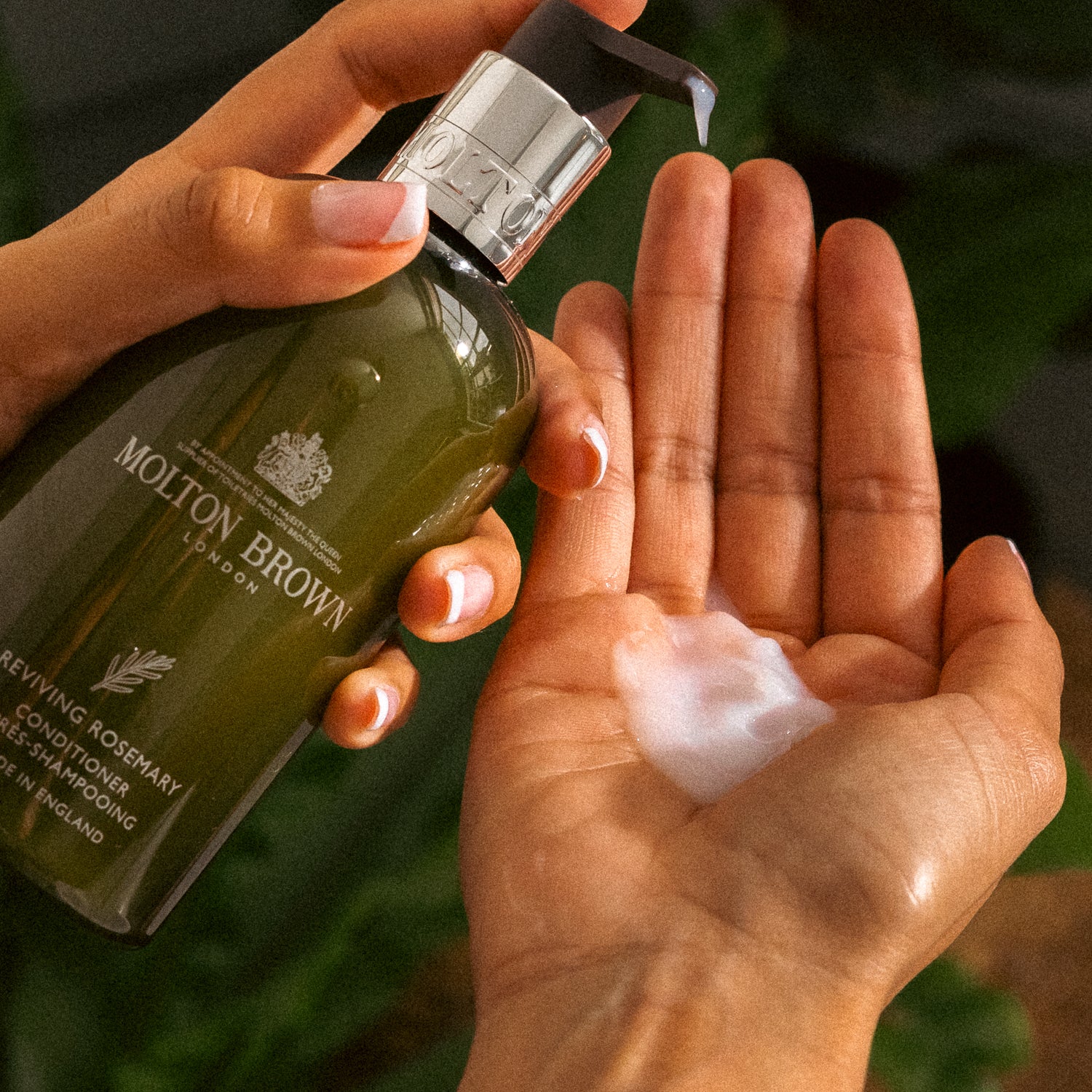 Molton Brown Reviving Rosemary odżywka do włosów 300 ml nawilżająca