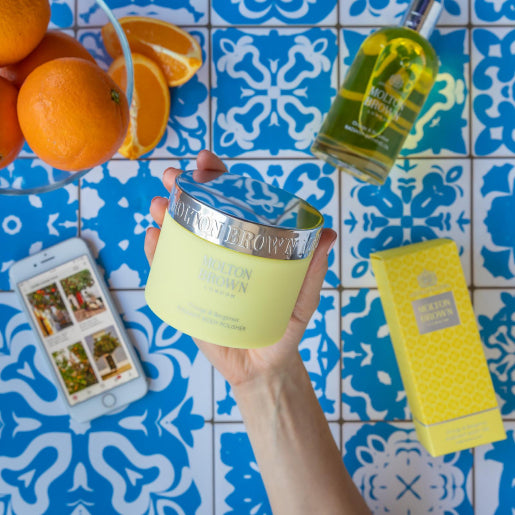 Molton Brown Orange & Bergamot peeling do ciała 275 g cytrusowy