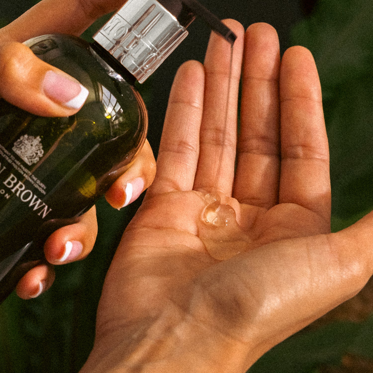 Molton Brown Reviving Rosemary szampon do włosów 300 ml rozmarynowy