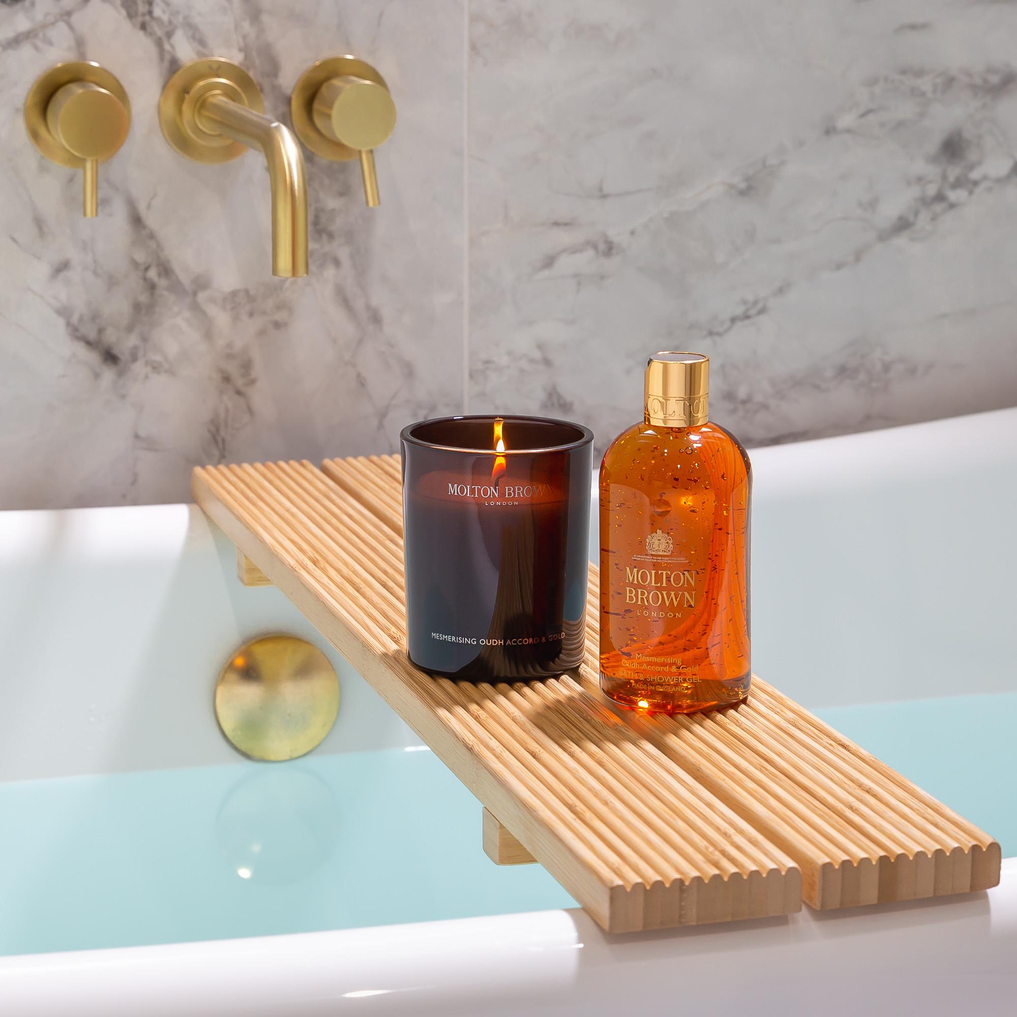 Molton Brown Mesmerising Oudh Accord & Gold świeca 190 g oud