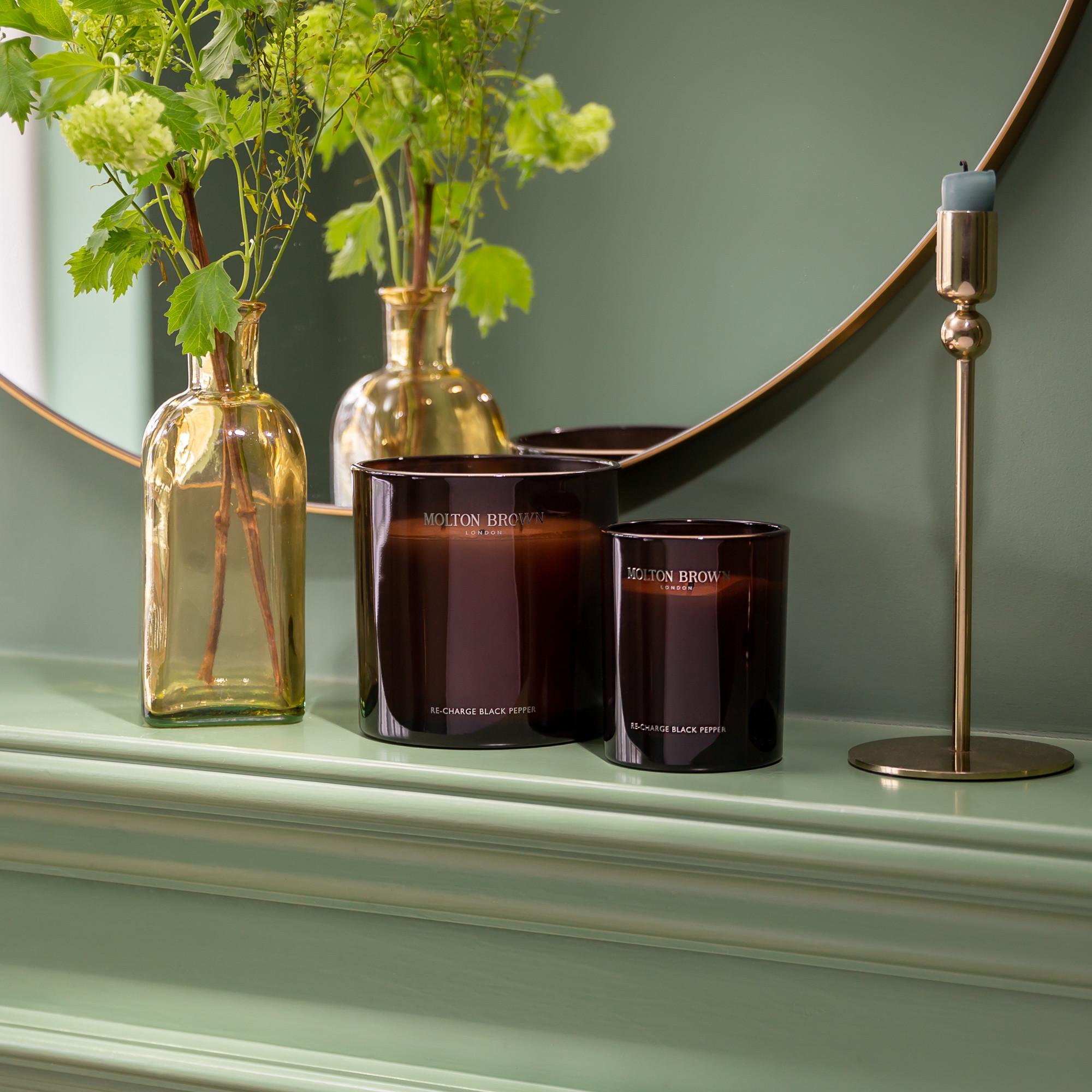 Molton Brown Re-charge Black Pepper świeca 190 g pieprzowa