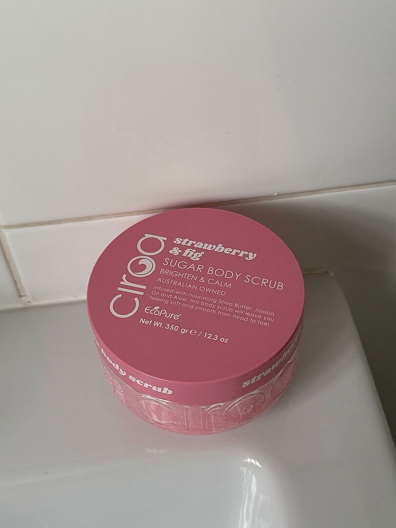 Ciroa Strawberry & Fig peeling do ciała 350 g wygładzający